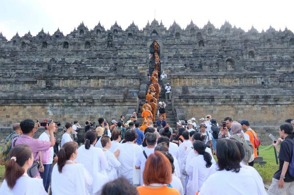 Ratusan Personel TNI-Polri Amankan Perayaan Waisak 2024 di Candi Borobudur