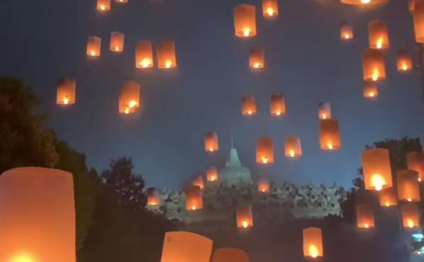 Puncak Perayaan Waisak 2024, Ribuan Lampion Hiasi Langit Candi Borobudur