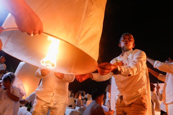 Kemeriahan Festival Lampion Waisak 2024,  Bukti Toleransi dan Kerukunan Antarumat Beragama