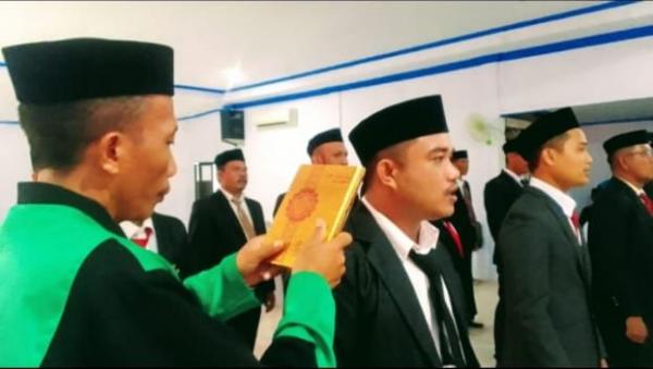 Bawaslu kabupaten mamuju tengah lantik 15 anggota panwascam