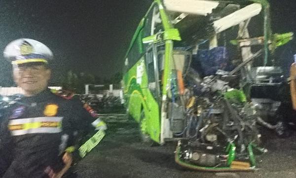Ada Keanehan yang Menyebabkan Bus Pariwisata Kecelakaan Tragis di Tol Jombang