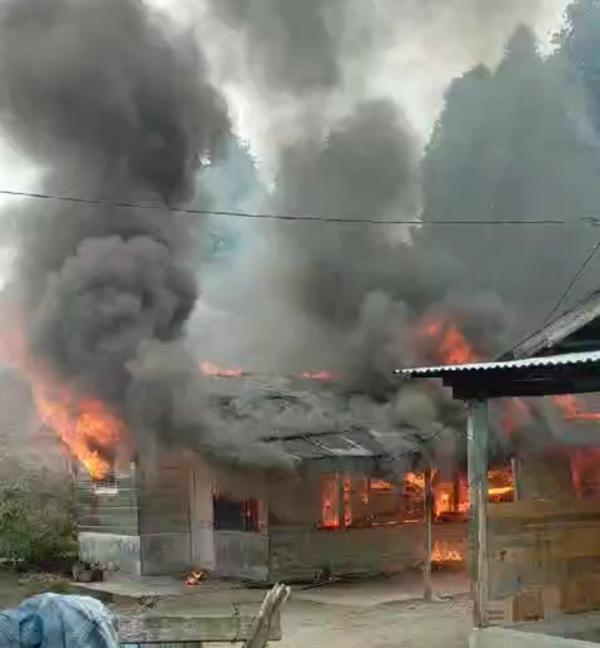 1 Rumah Semi Permanen Ludes Terbakar di Medan