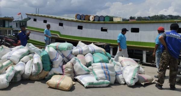 Pemprov Kaltim Kembali Kirim 4.500 Paket Bahan Pokok bagi Korban Banjir di Mahakam Ulu
