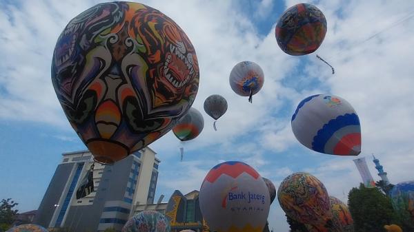 Potret Kemeriahan Festival Balon Udara UMP 2024 di Purwokerto