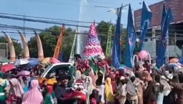 Viral, Kericuhan di Karnaval Mobil Hias Peringatan Hari Jadi Sragen ke-278  Berebut BH