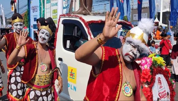 PLN Meriahkan Karnaval Hari Jadi ke-278 Kabupaten Sragen dengan Lakon Punakawan