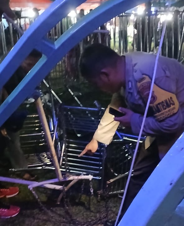 Polsek Baradatu Datangi TKP Kecelakaan Wahana Untang Anting Pasar Malam di Way Kanan