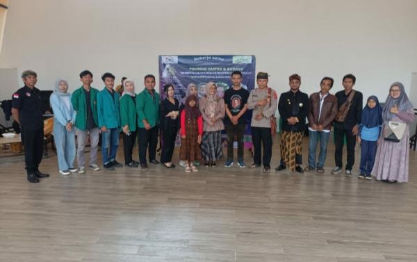 Perpaduan Sastra Tulisan dan Gerak dalam Touring Sastra dan Budaya Subang 2024