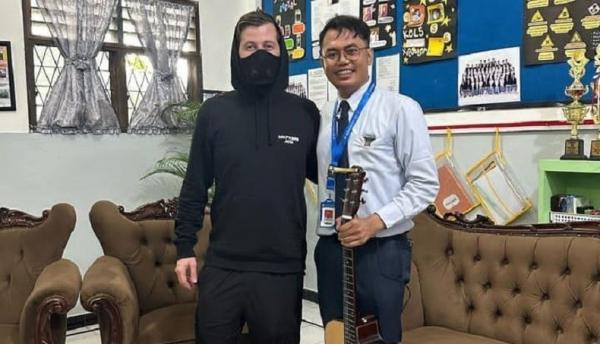 Tri Adinata, Guru Musik di Medan Ditemui Produser dan DJ Tenar Alan Walker Viral, Ini Sosoknya