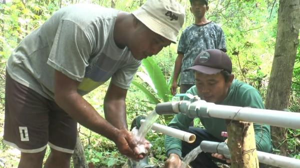 Warga Desa Hutan Jambangan Kini Nikmati Air Bersih setelah Puluhan Tahun Kering dan Tandus