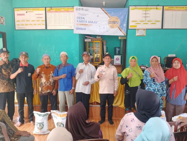 Salurkan Beras CPP, Kepala Kampung Edison: Mudah-mudahan Dapat Membantu Masyarakat Karya Maju
