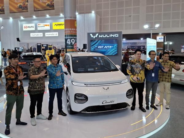 Wuling Motors Luncurkan Cloud EV, Pilihan Mobil Listrik Futuristik di IIMS Surabaya 2024