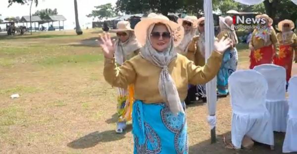 Inilah Lomba Peragaan Busana Pantai ala Para Guru TK Bogor di Pantai Anyer Banten