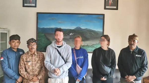 Viral Berpose Tidak Senonoh di Gunung Bromo, Tiga WNA Minta Maaf