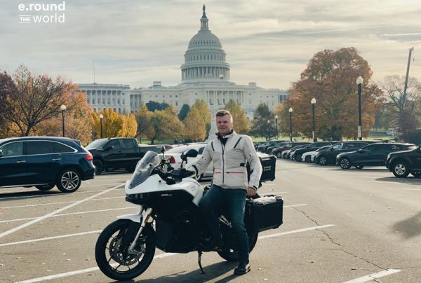 Keliling Dunia Sendiri dengan Sepeda Motor Listrik, Pria Ini Tempuh Jarak Lebih dari 42 Ribu Km
