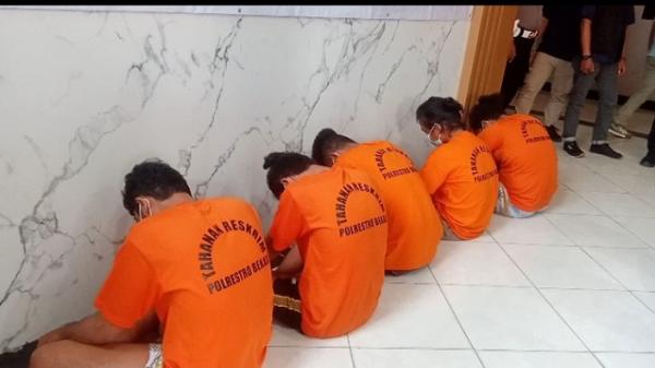 Sekap dan Keroyok Rekan Kerja, 5 Pegawai Bank Keliling Ditangkap Polres Metro Bekasi