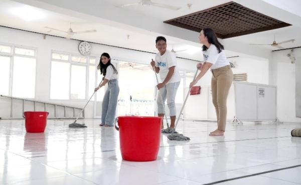 Gotong-Royong Bersihkan Puluhan Masjid di Peringatan HUT Ke-25 PNM