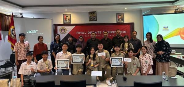 Kompetisi Debat Wijaya Putra Law Fair Pukau Publik Surabaya, Generasi Muda Jadi Paham Pancasila