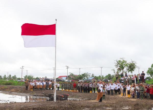 Menteri Pertanian Pimpin Upacara Hari Lahir Pancasila di Tengah Sawah Merauke