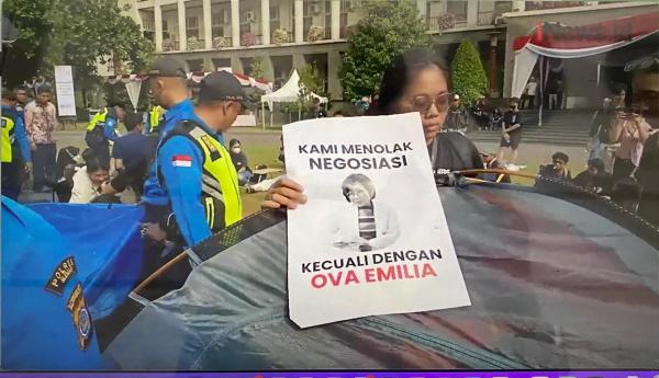 Aksi Demo Tuntut Penghapusan Uang Pangkal di UGM Ricuh