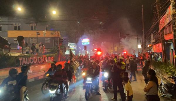 Ribuan Bobotoh di Cianjur Konvoi Rayakan Persib Juara Liga 1