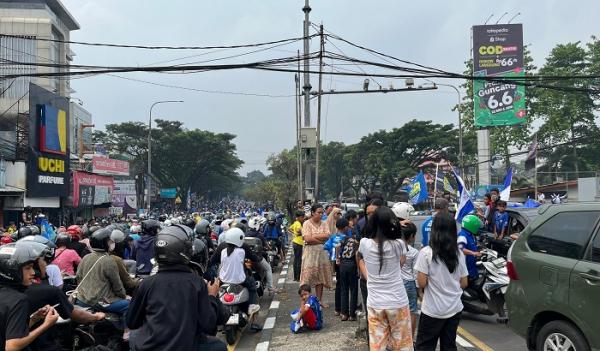 Euforia Pawai Persib, Ribuan Bobotoh Tumplek Padati Jalan Pasteur