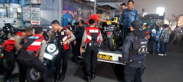 263 Orang Kelompok Bermotor di Tasikmalaya Diamankan Polisi dan TNI di Jalan HZ Mustofa