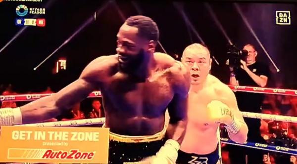 Wilder Tamat di Ronde 5, di KO Zhilei Zhang