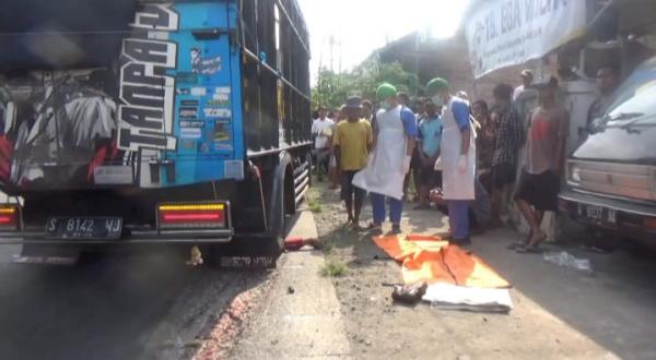 Tragis! Pengendara Motor Tewas Mengenaskan Ditabrak Truk di Jombang, Terseret hingga 70 Meter