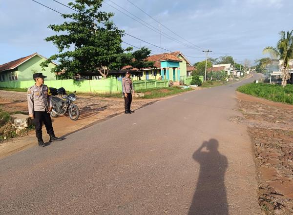 Polsek Negeri Besar Pam Rawan Pagi di Jalan Poros Kampung Tegal Mukti