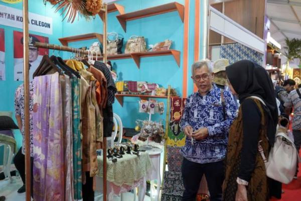 Jajanan Gipang dan Ceplis Khas Cilegon Ludes Diserbu Pembeli di Indonesia City Expo 2024 Balikpapan