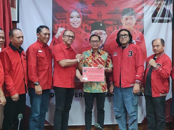 Diberi Surat Tugas, Dandan Riza Wardana Jadi Calon Tunggal dari PDIP untuk Pilwalkot Bandung