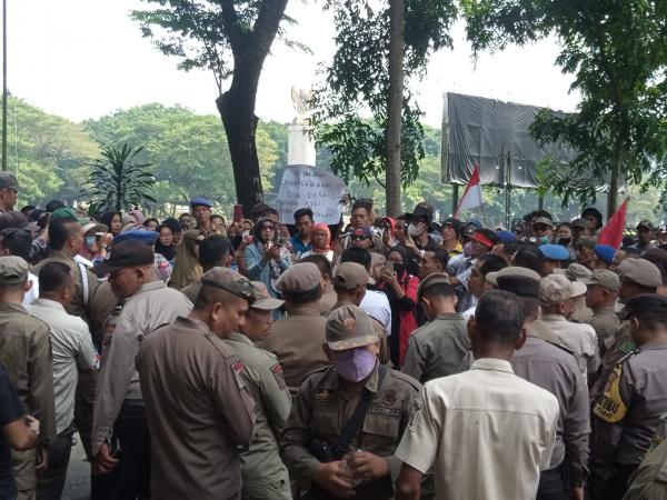 Kades di Langkat Diduga Mesum dengan Istri Orang, Emak- Emak Desak Pemkab Segera Pecat