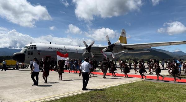 Wapres RI Tiba di Wamena Disambut Dengan Seremoni Adat