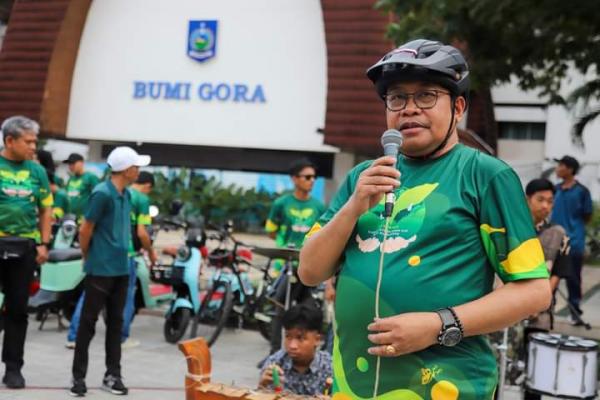 Peringati Hari Lingkungan Hidup Sedunia, Miq Gita Bersepeda Santai