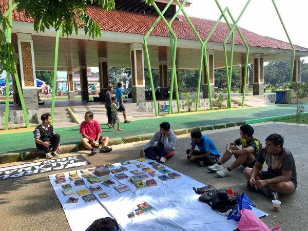 Tingkatkan Minat Baca, GMNI Subang Gelar Perpustakaan Jalanan di Alun-Alun