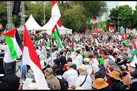 Peserta Aksi Bela Palestina Teriak, Setop Pembantaian ! Selamatkan Gaza !