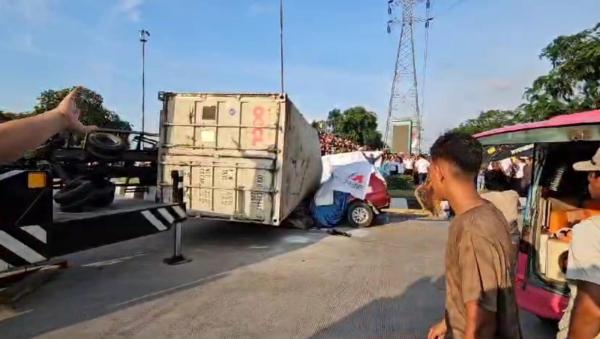 Kecelakaan Hari Ini, Pengemudi Mobil Kijang di Medan Deli Tewas Tertimpa Kontainer