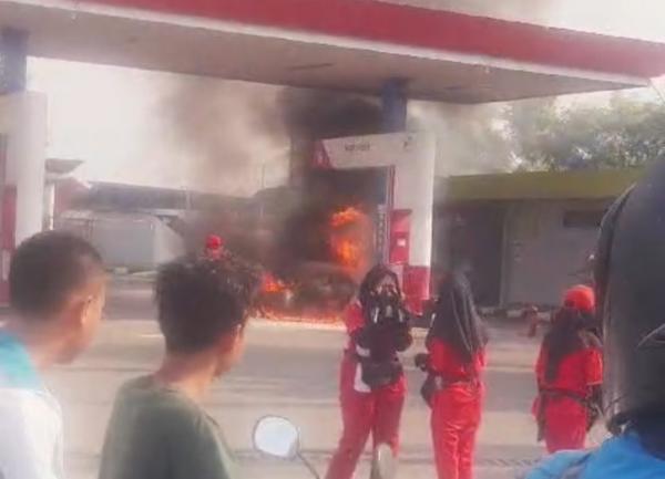 Selang Nozzle Terbawa Mobil, SPBU di Cilegon Terbakar