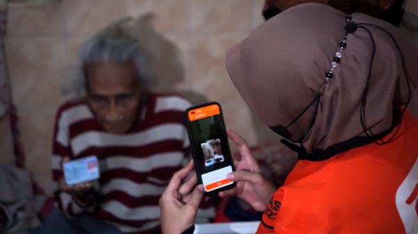 Pos Indonesia Salurkan Bantuan Sembako dan PKH Triwulan II untuk 28.000 KPM di Surabaya