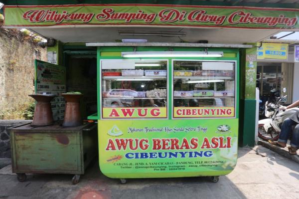 Tak Kalah Saing, Awug Cibeunying Masih Diburu Pecinta Kuliner di Bandung