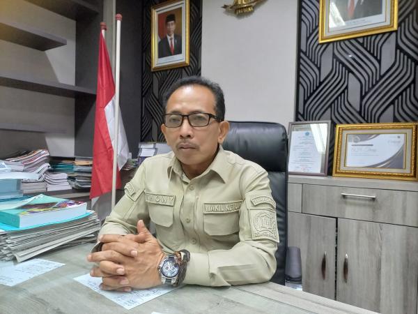 Spanduk Dukungan AH Thony Maju Pilwali Surabaya 2024 Beredar, Wakil Ketua DPRD Bingung Soal Dana