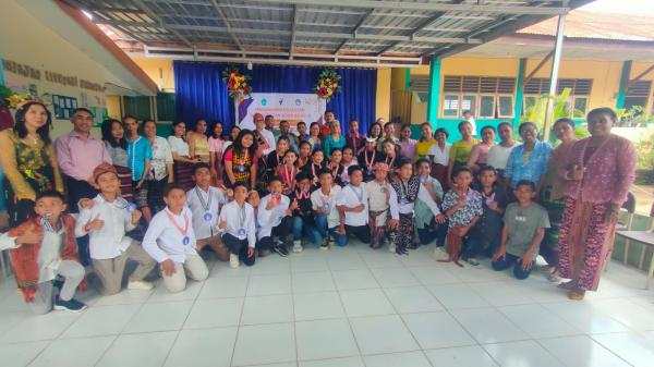 97 Siswa Kelas VI SDK Santo Arnoldus Penfui menerima Hasil Kelulusan dengan Balutan Busana Daerah