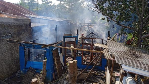 Korsleting Listrik, Rumah Warga di Karanggedang Ciamis Ludes Terbakar
