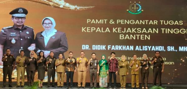 Hadiri Sertijab  Kajati Banten, Wali Kota Helldy Beri Ucapan Selamat kepada Didik Farkhan