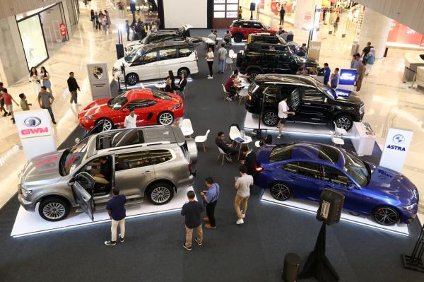 Surabaya Premium Auto Show Dibuka, Brand Mobil Mewah ini Langsung Pecah Telor