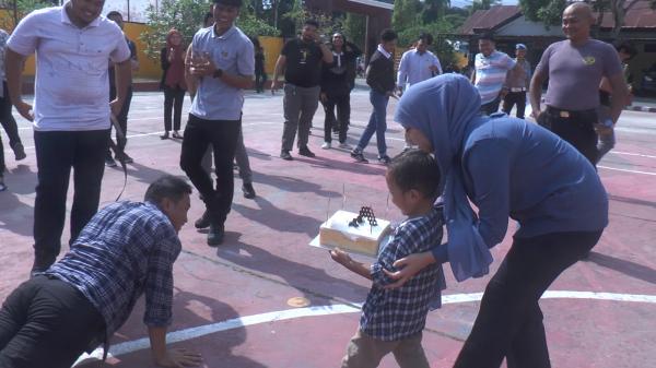 VIDEO: Hari Ulang Tahun Kasat Reskrim Penuh kejutan,Hingga Kena Prank Dari Kapolres