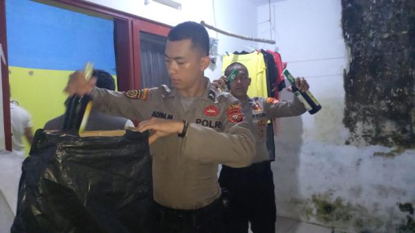 Polisi Gerebek Rumah Kontrakan Jadi Gudang Miras di Jalan RE Martadinata Tasikmalaya