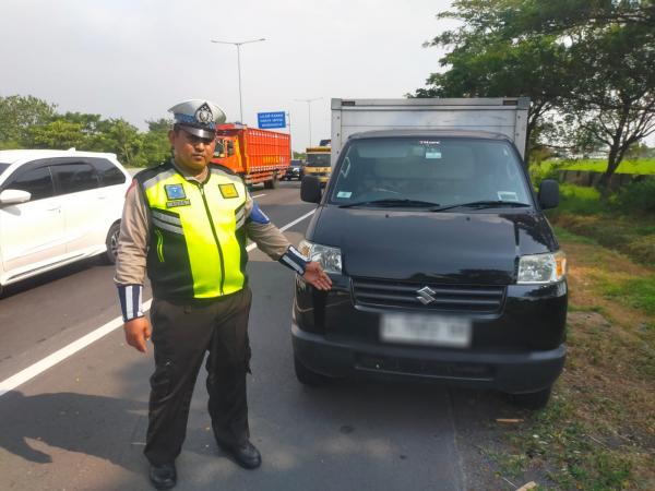 Moge Patwal Polrestabes Surabaya Tabrak Mobil Boks di Tol Sidoarjo, Petugas Terluka Serius