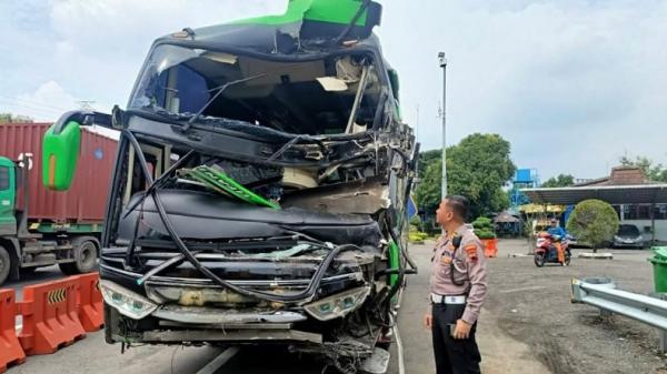 Kecelakaan di Tol Semarang: Bus Rombongan SMK Purworejo Hantam Truk, 3 Orang Luka